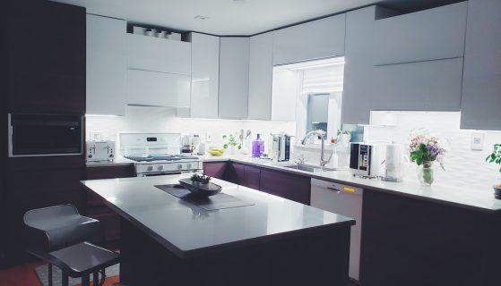 Funkcjonalne aranżacje kuchni w stylu industrialnym