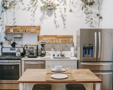 Nowoczesne kuchnie w stylu śródziemnomorskim – wakacyjny klimat w domu