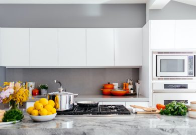 Jak odpowiednio dobrać kuchenne płytki podłogowe?