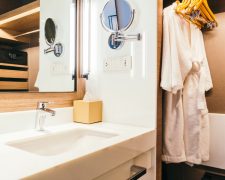 Jak zaaranżować łazienkę w bloku? Praktyczne pomysły na małą przestrzeń